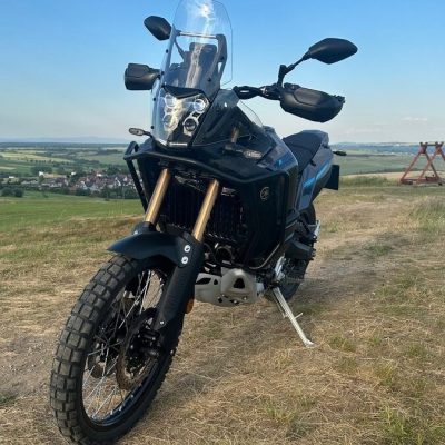 Yamaha Ténéré 700 World Raid s kuframi – prenájom motorky